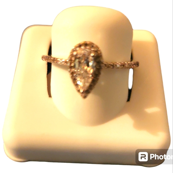 Teardrop ring - Picture 1 of 8